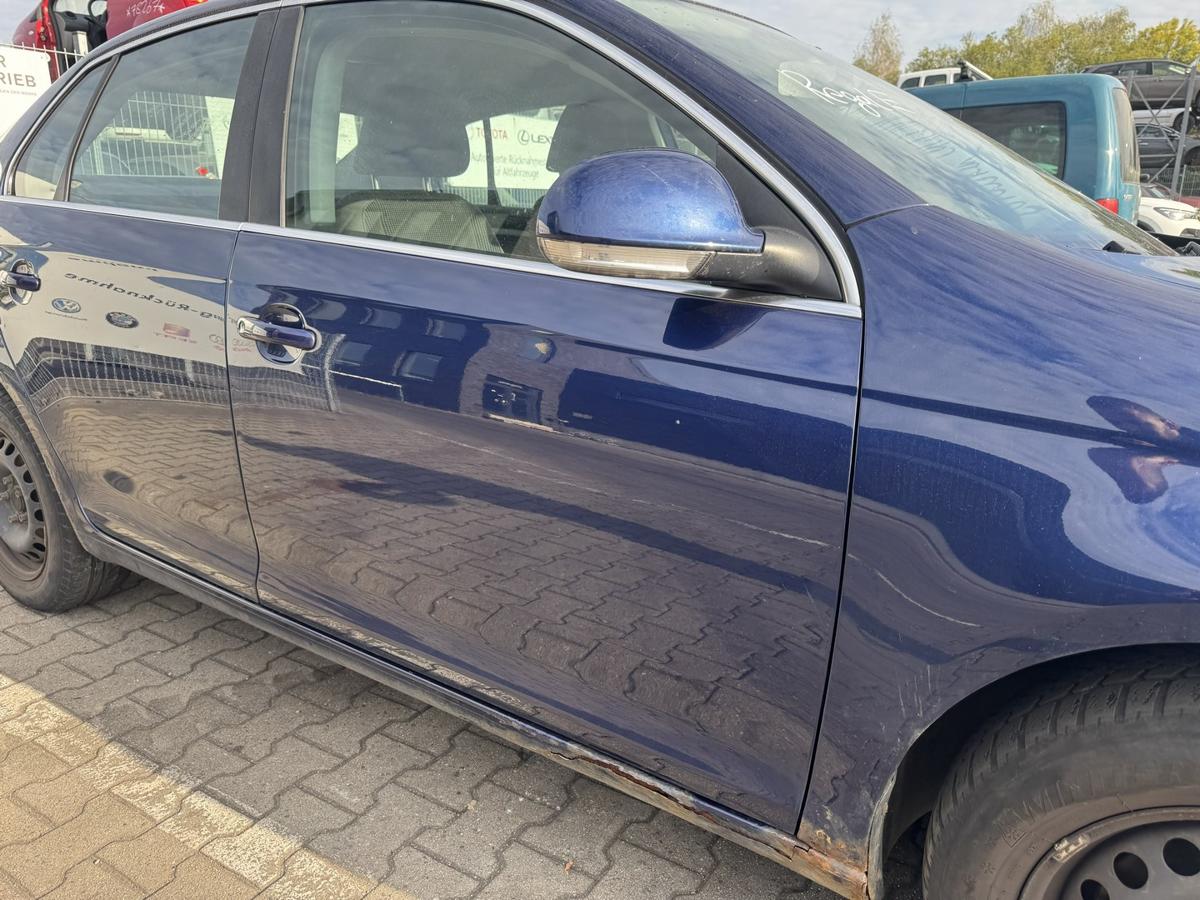 VW Jetta 1K2 original T&uuml;r vorn rechts LD5Q Shadow Blue Rohbau Bj.2009